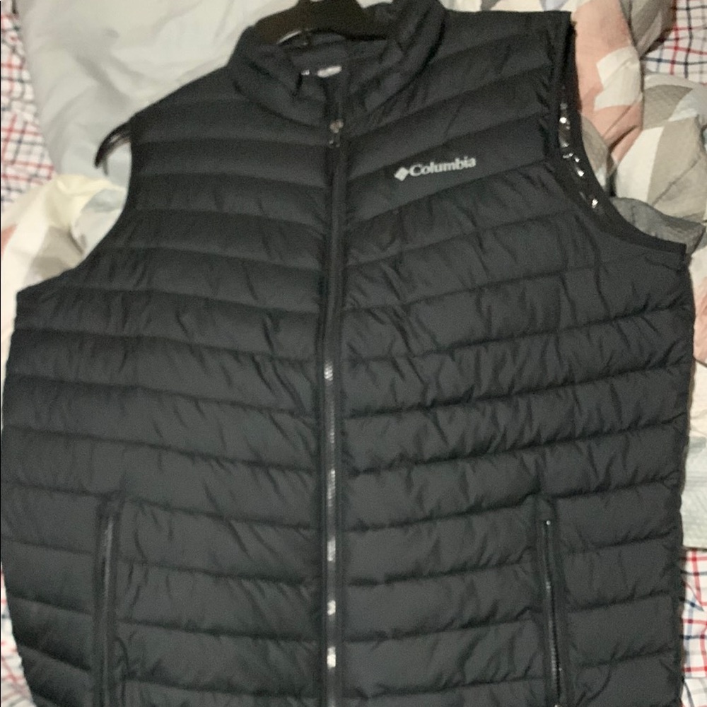 Columbia Black Zip Up Sweater with Quilted Design